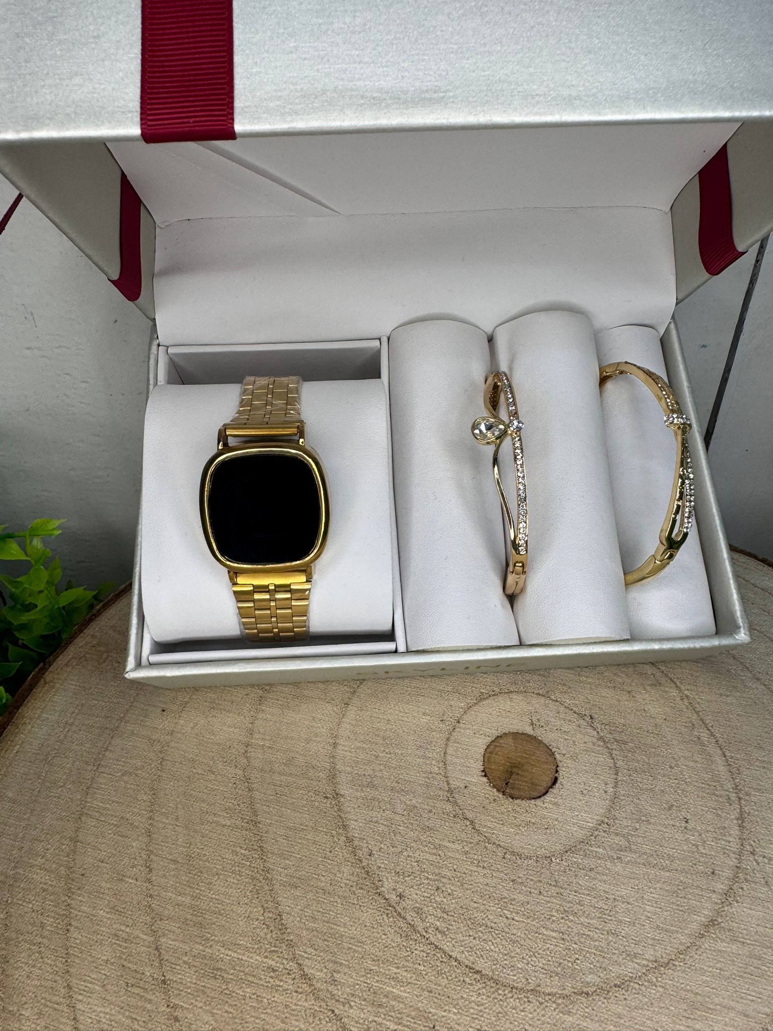 Conjunto Reloj y Pulsera Dorado Táctil
